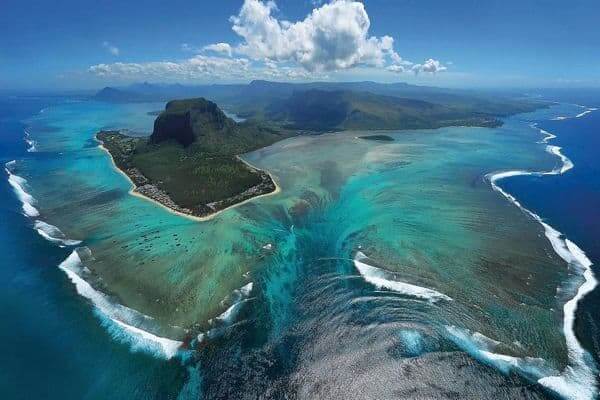 10-places-with-the-most-unbelievable-phenomena-around-the-world