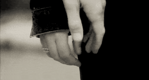 hand in hand 12-signs-that-you-are-in-true-love