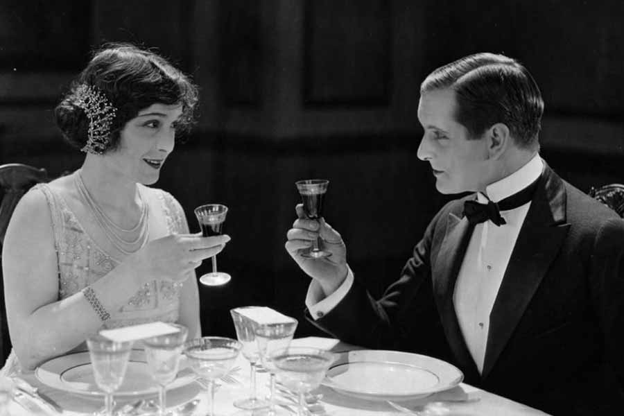 How People Toast Their Drinks Around The World