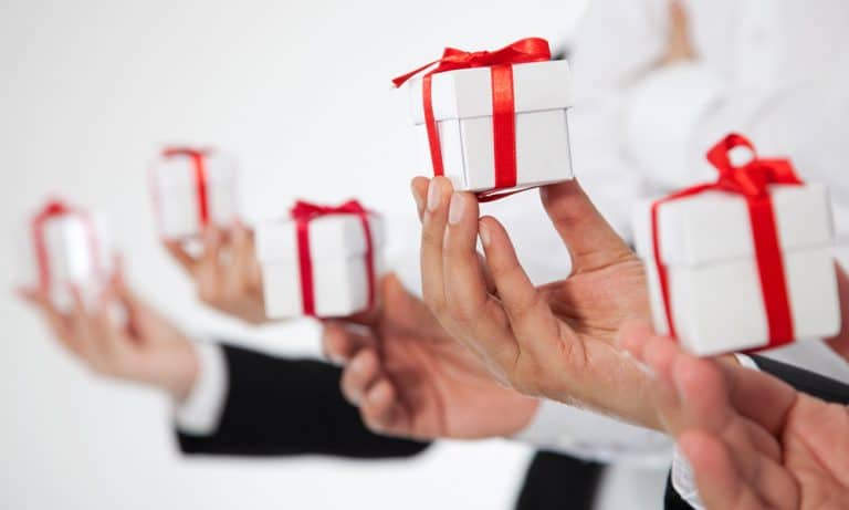 5 Reasons You Need to Practice Corporate Gifting in Your Place