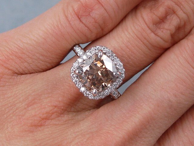 How to Select Cushion Cut Diamond Engagement Ring