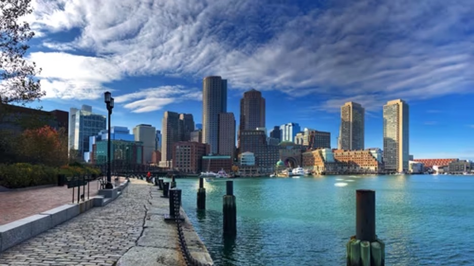 A beautiful city with sky scrapers and sea.